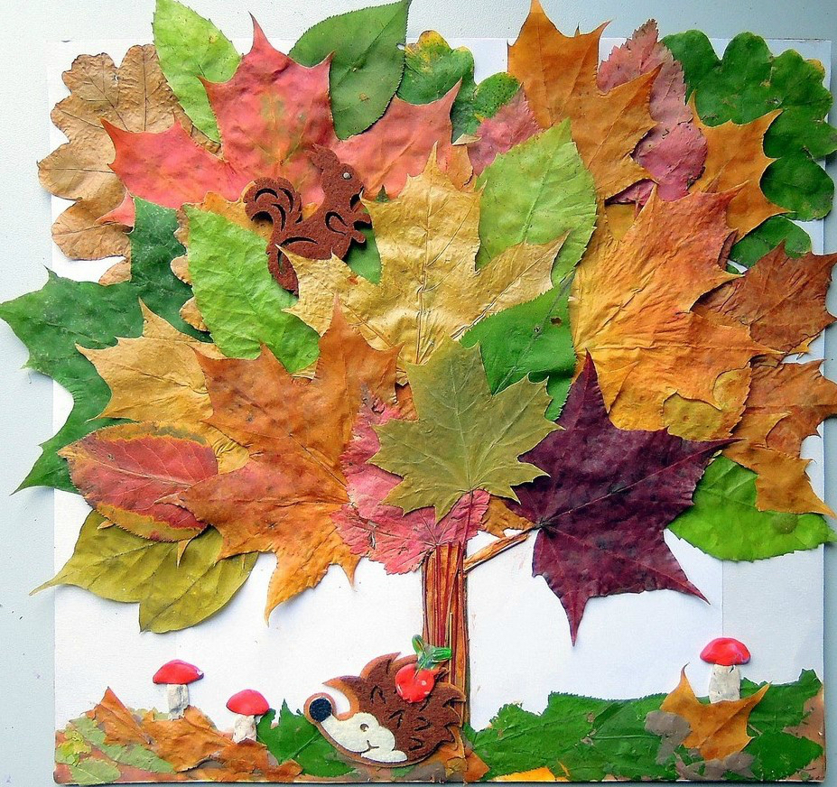 На уроке трудового обучения гераненские первоклассники изготавливали поделки из осенних листьев