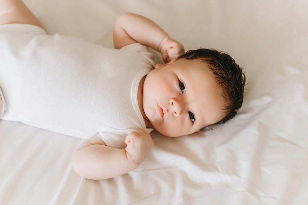 Когда новорождённый начинает видеть и слышать: всё о зрении и слухе ребенка  в первый год жизни